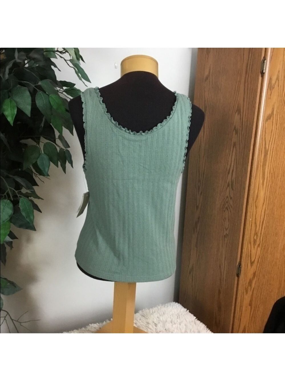 SO button down sleeveless tank Woman’s Junior’s size XL green scoop neck - Picture 2 of 14